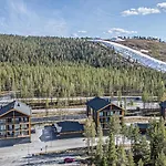 Tunturinlaita D1, Ski-in Ski-out With Private Hot Tub By Aavalevi Levi