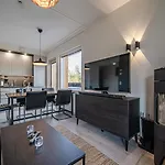 Tunturinlaita D1, Ski-in Ski-out With Private Hot Tub By Aavalevi