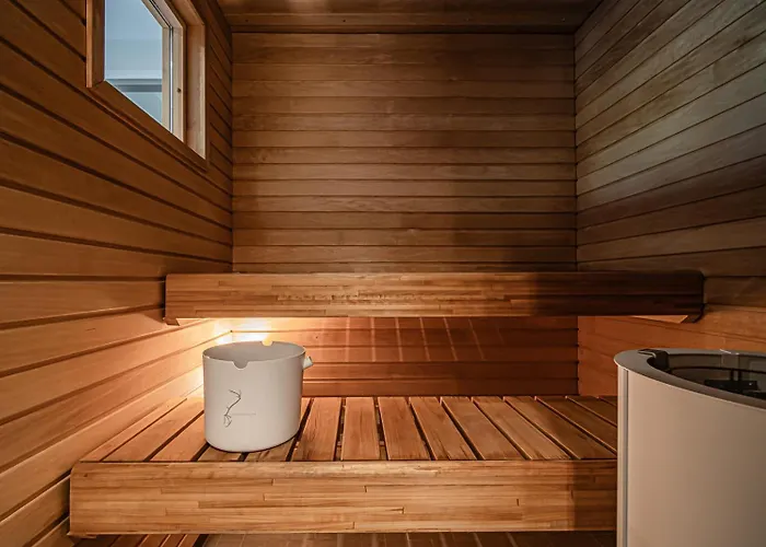 Tunturinlaita D1, Ski-in Ski-out With Private Hot Tub By Aavalevi * Levi